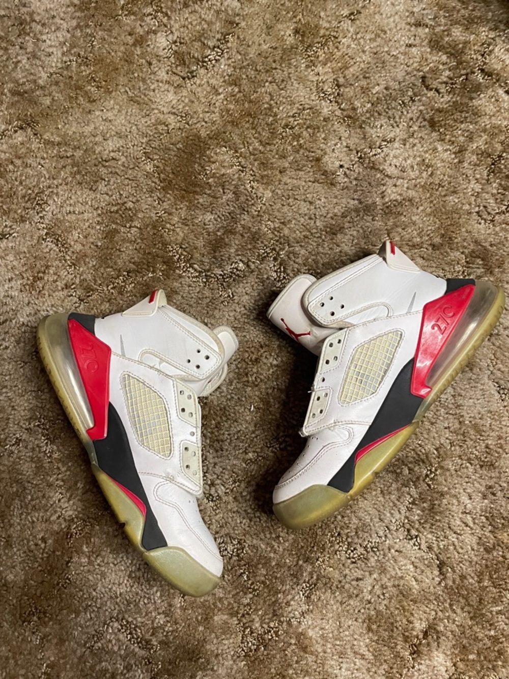 JORDAN MARS 270 YOUTH SIZE WHITE GYM RED COMFORT‎ RARE